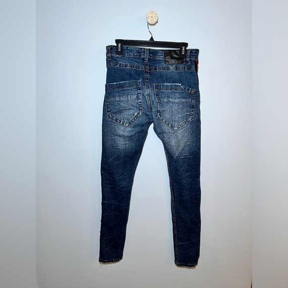 SMUGGLER’S MOON JEANS SLIM FIT DISTRESSED W/ RHINESTONE TRIM. W 30 / L 31 - Picture 3 of 16